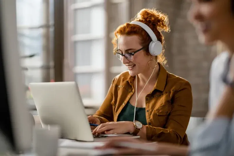 Jak wygląda kurs językowy online z certyfikatem?